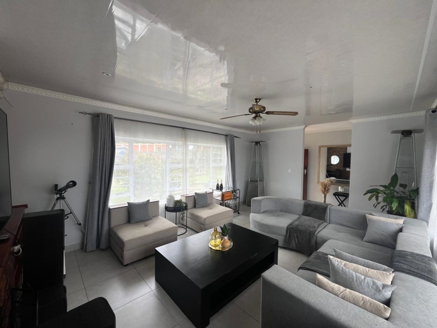 To Let 3 Bedroom Property for Rent in Sunnyridge Eastern Cape